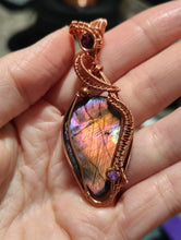 Load image into Gallery viewer, Spectrolite Transformation Amulet
