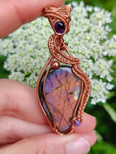 Load image into Gallery viewer, Spectrolite Transformation Amulet
